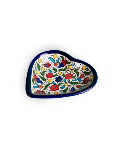 Plat rond en forme de cœur en céramique artisanale de Palestine (Hébron)